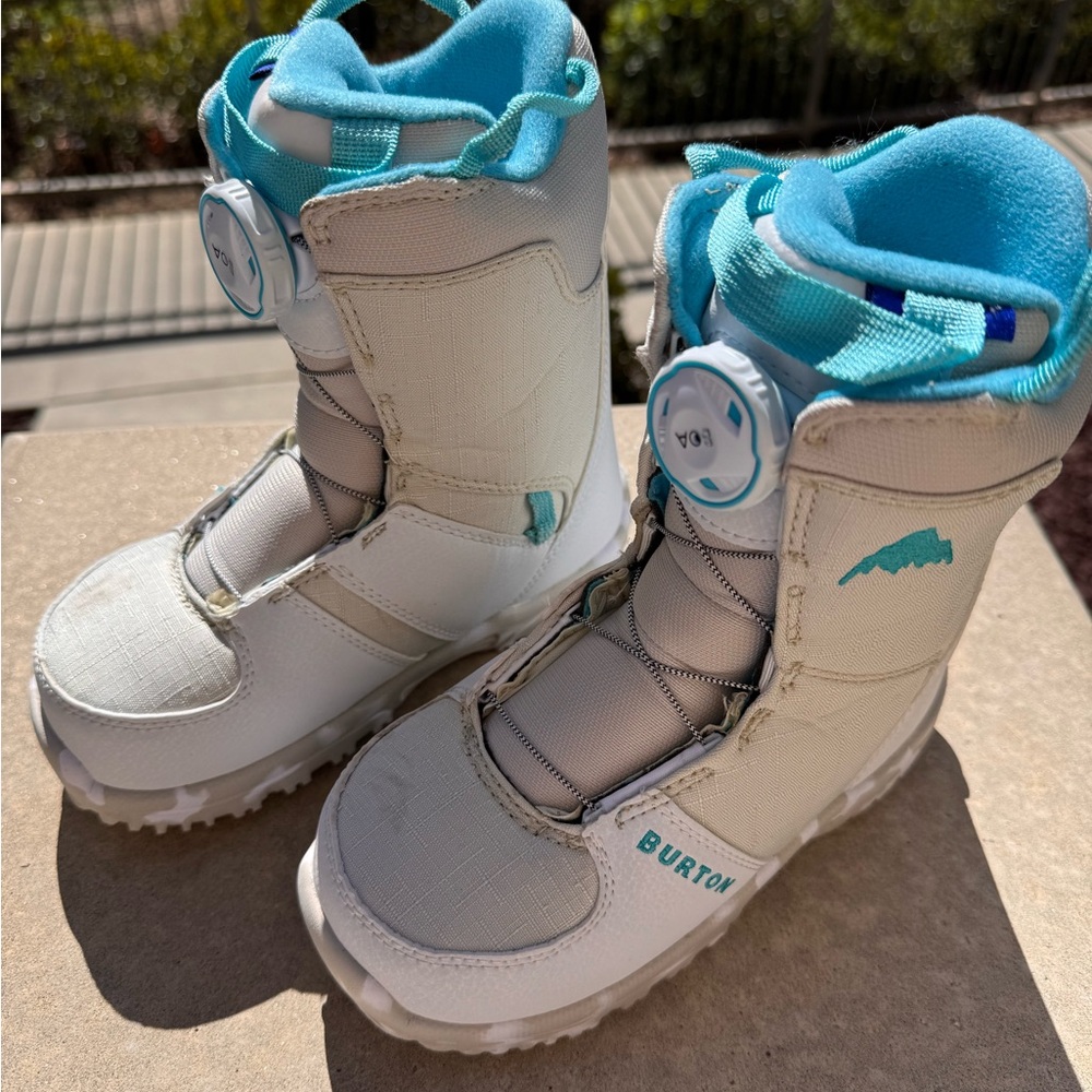 Kids' Burton GROM BOA® Snowboard Boots Sz 13 with insole to fit one size up sz1